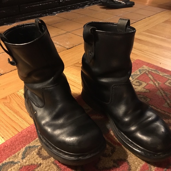 dr martens men's pull on boots